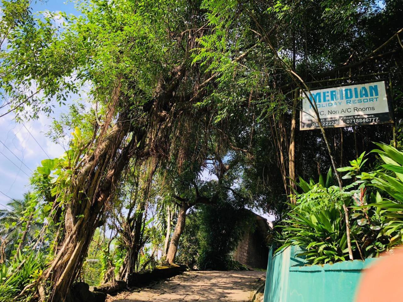 Meridian Holiday Resort Ratnapura Buitenkant foto