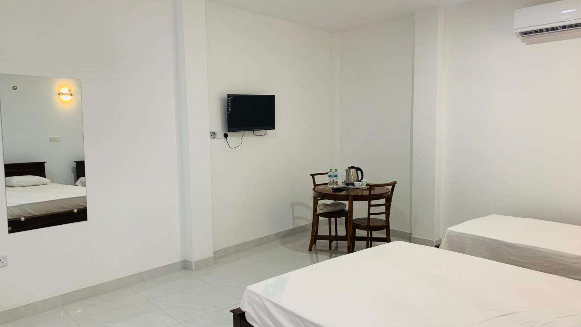 Meridian Holiday Resort Ratnapura Buitenkant foto