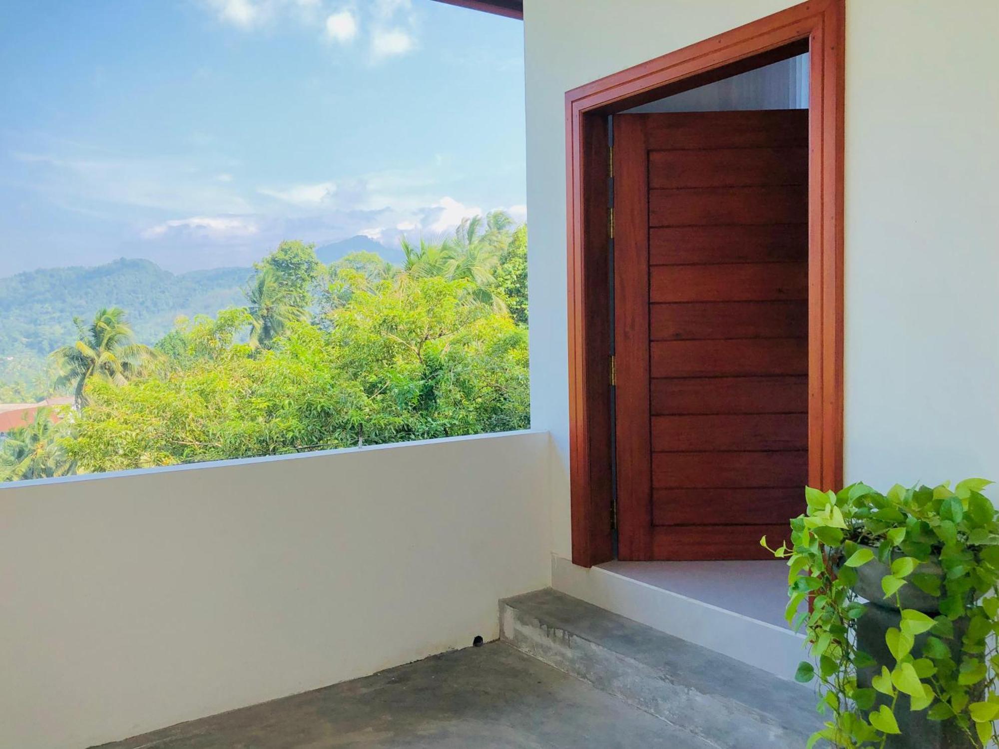 Meridian Holiday Resort Ratnapura Buitenkant foto