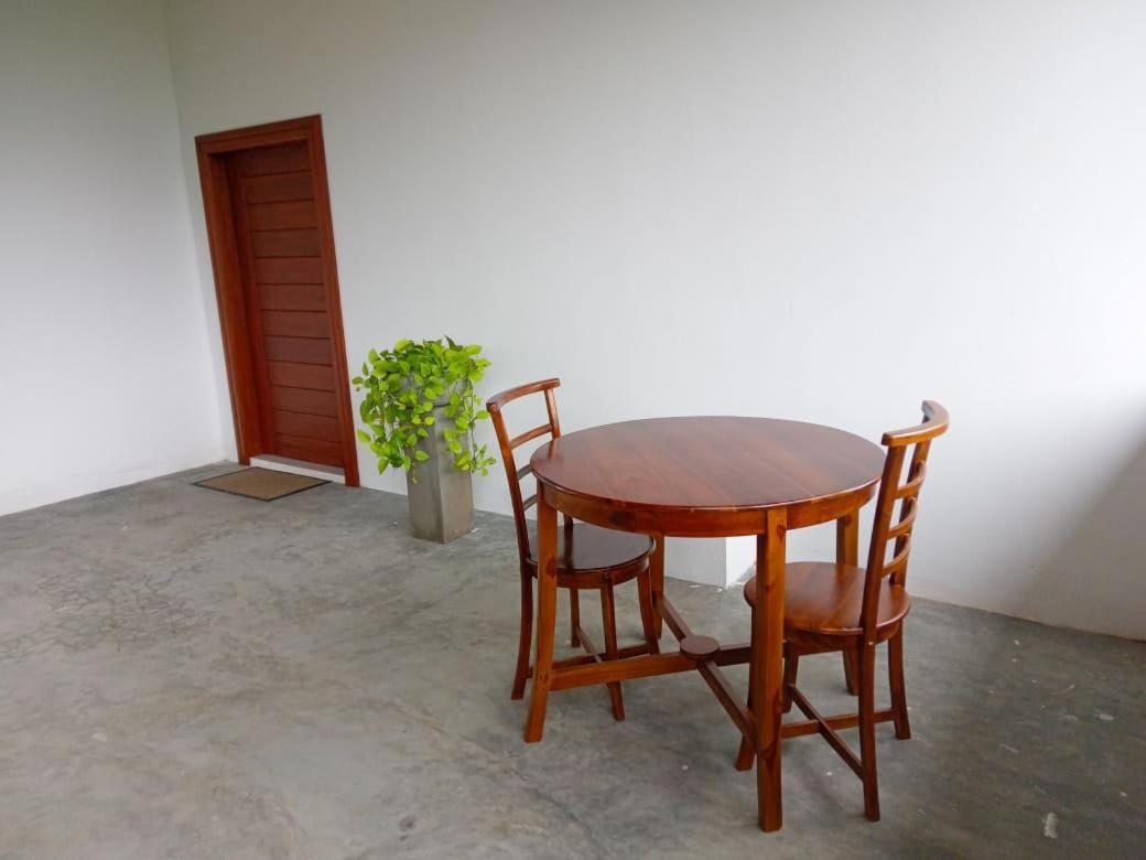 Meridian Holiday Resort Ratnapura Buitenkant foto