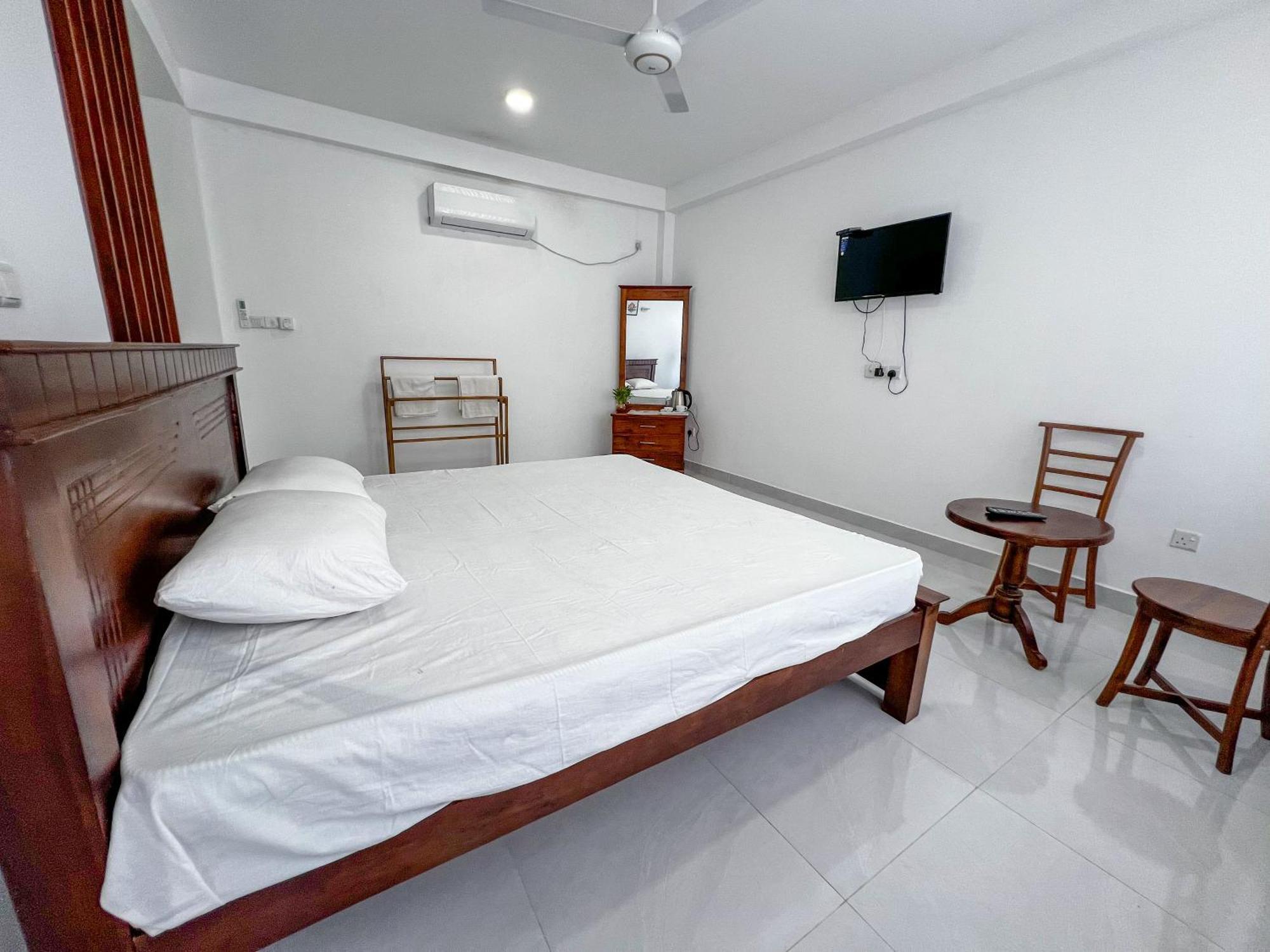 Meridian Holiday Resort Ratnapura Buitenkant foto