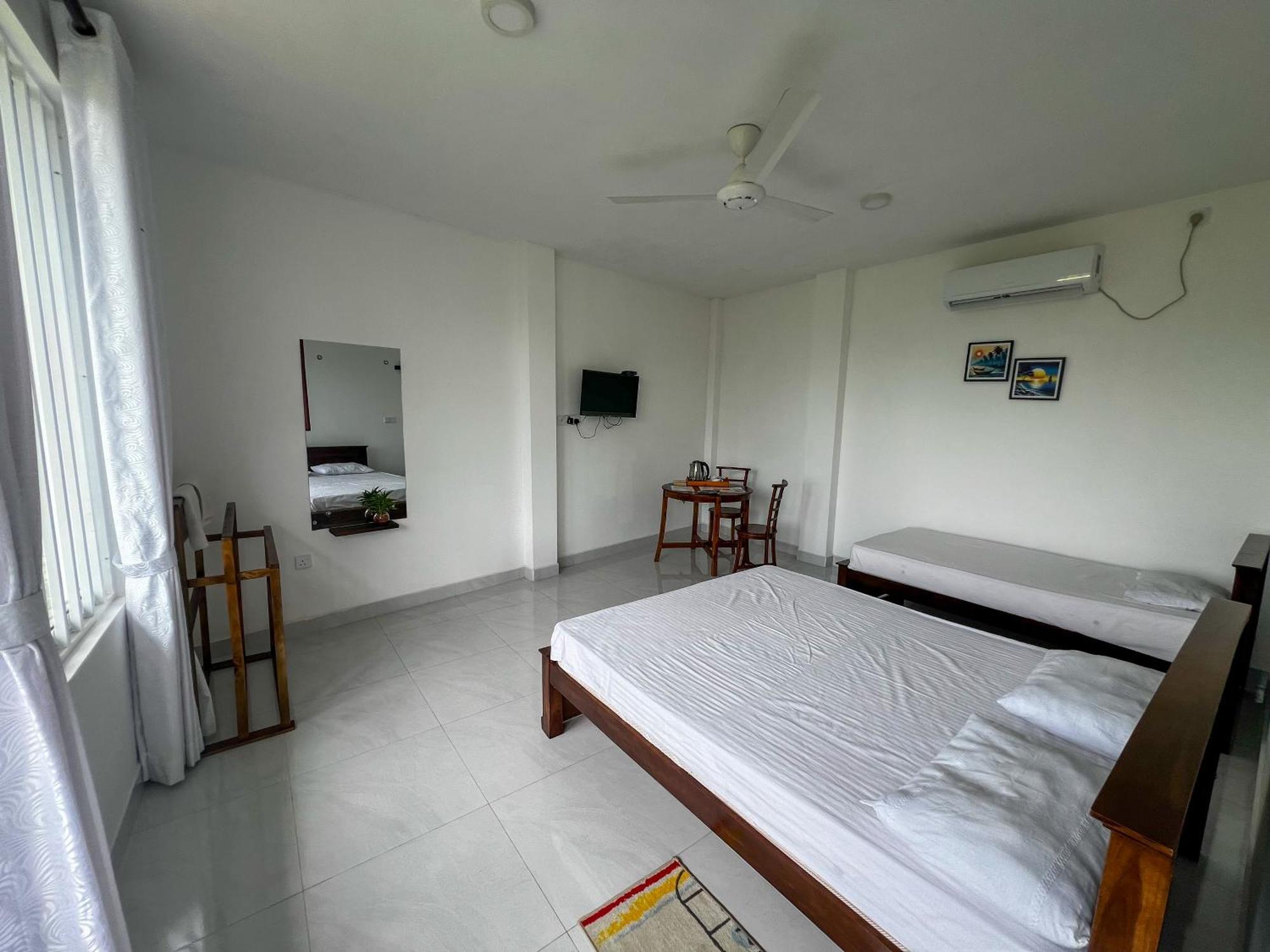 Meridian Holiday Resort Ratnapura Buitenkant foto